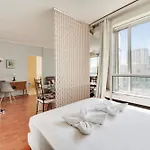 Family Seine & Spacious Flat 8min Walk To Eiffeltower Ac París
