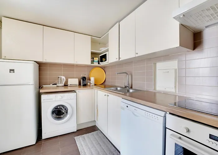 Family Seine & Spacious Flat 8min Walk To Eiffeltower Ac * Parijs